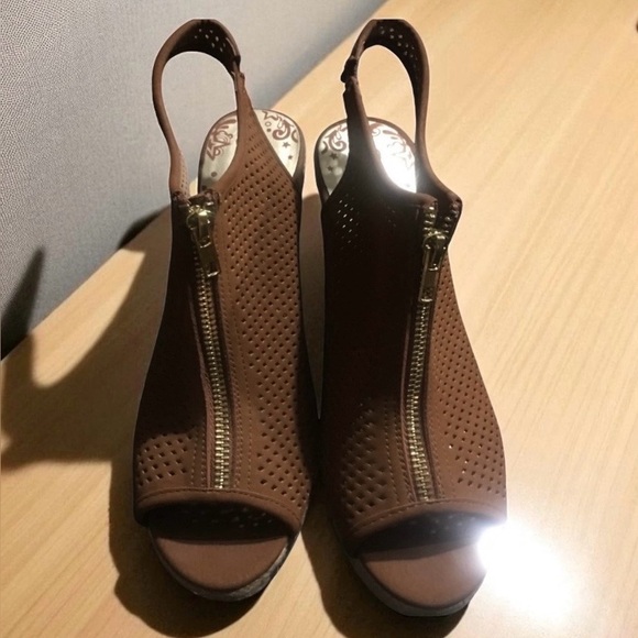 Women’s Brown Wedge Suede Material - Gently Worn. Size 9.5 - Picture 4 of 6